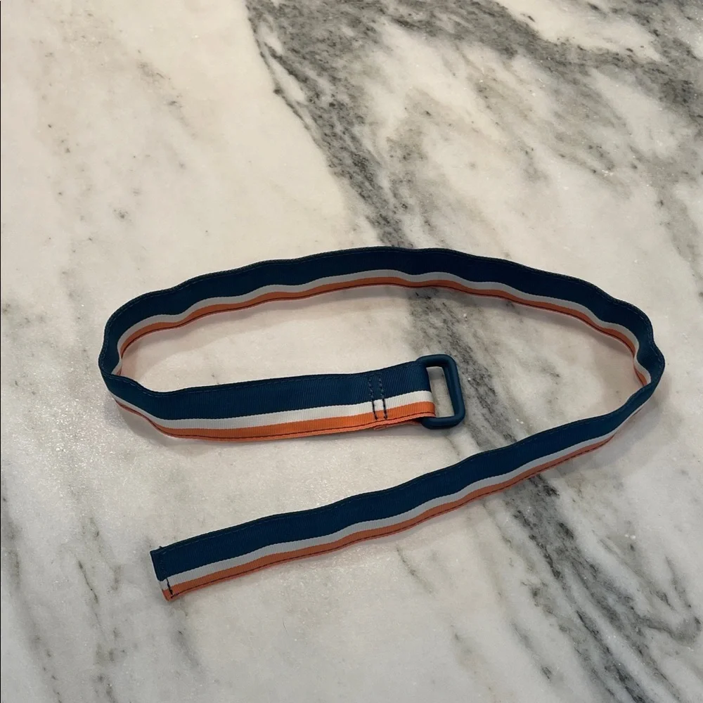 Vineyard Vines Kids M Blue and Orange belt 33.5
